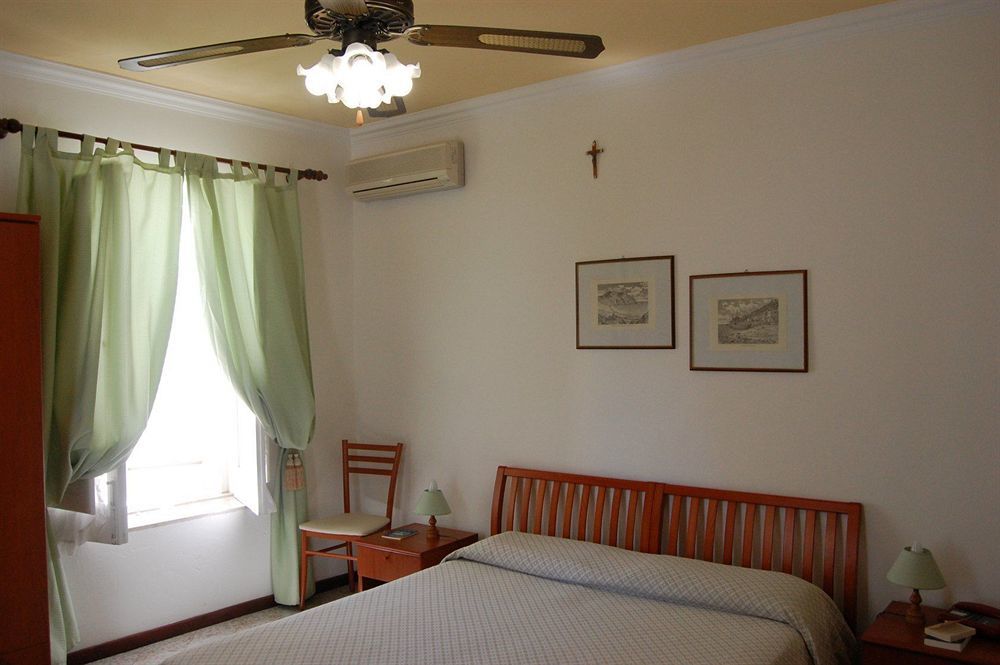 Hotel Villa Augustus Lipari  Eksteriør bilde