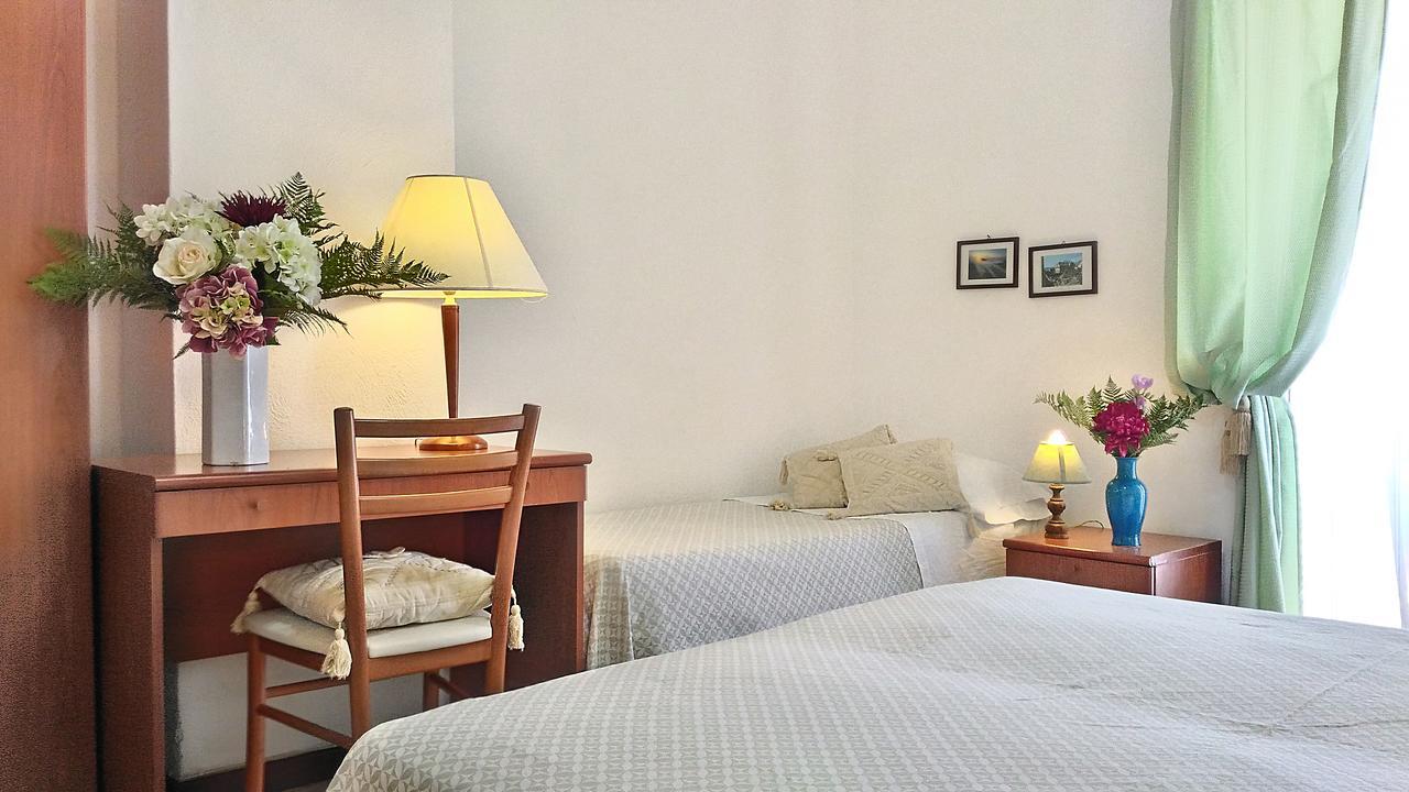 Hotel Villa Augustus Lipari  Eksteriør bilde