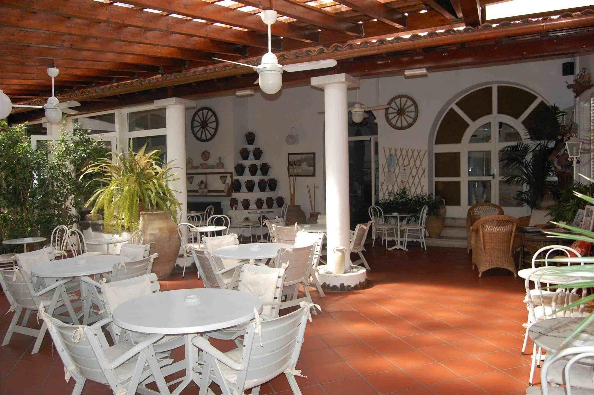 Hotel Villa Augustus Lipari  Eksteriør bilde
